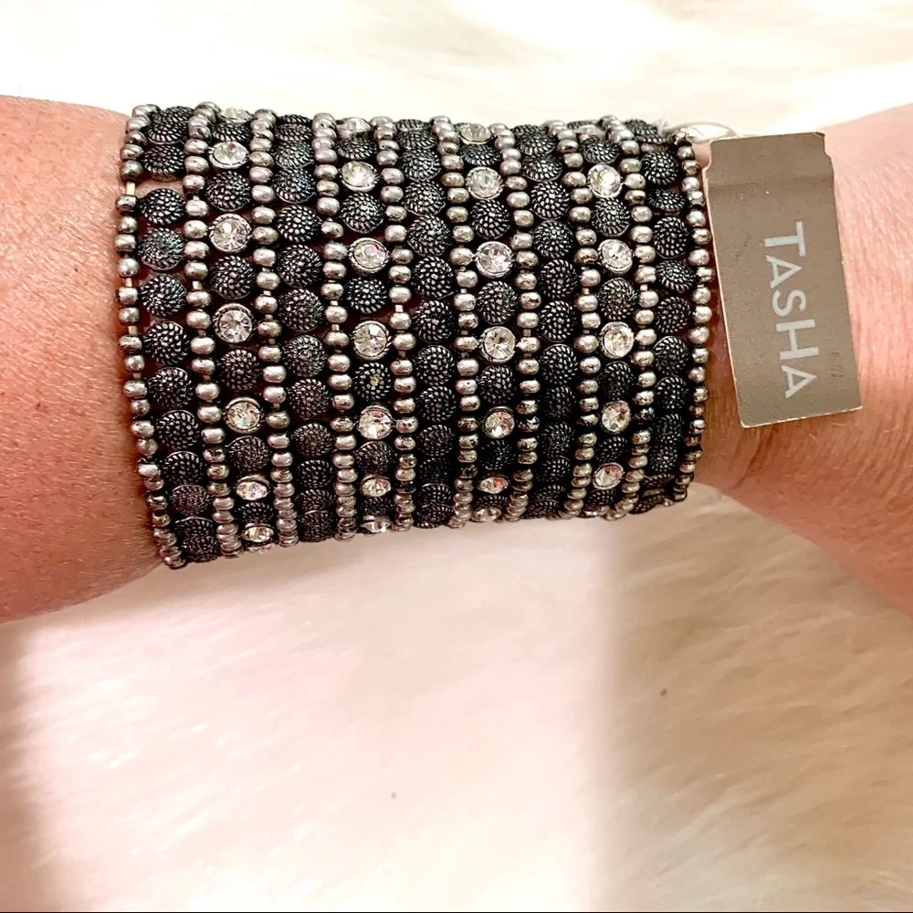 NWT: TASHA GEM BEADED BLACK/SILVER CUFF BRACELET